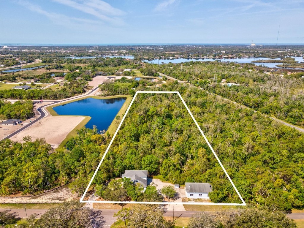 920 E Lake Drive Tarpon Springs FL 34688 TB8356149 image1