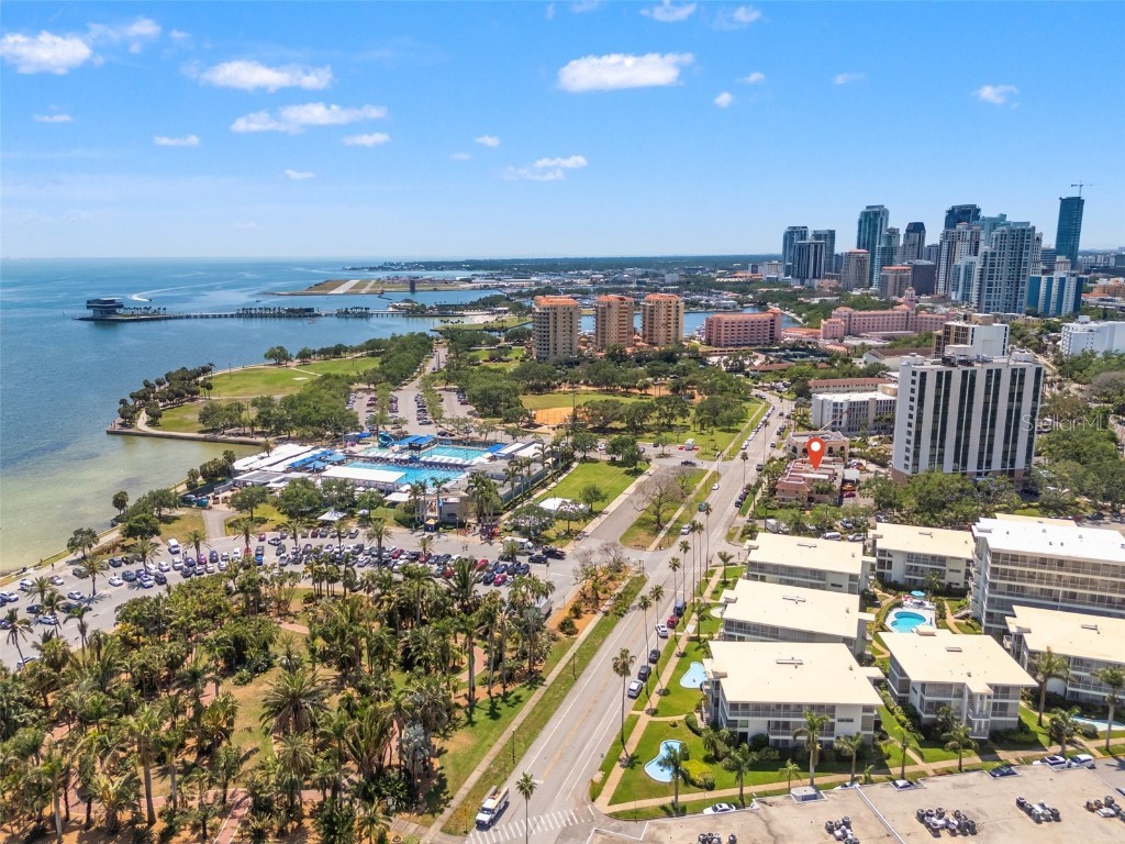 920 N Shore Drive NE Saint Petersburg FL 33701 TB8363452 image1