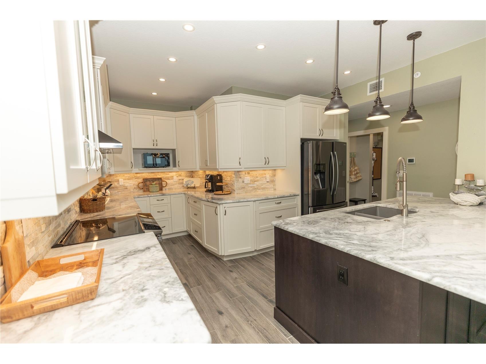 9203 Griggs Road #D302 Englewood FL 34224 - LEMON BAY AND INTRACOASTAL WAT D6147013 image13