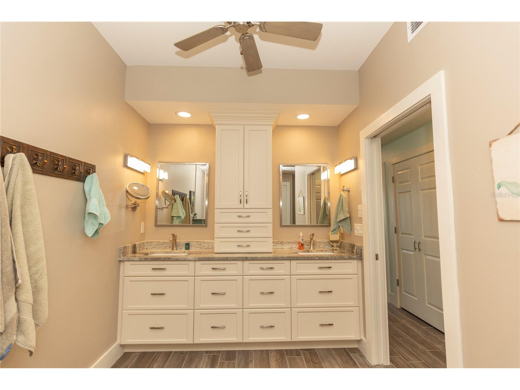 9203 Griggs Road #D302 Englewood FL 34224 - LEMON BAY AND INTRACOASTAL WAT D6147013 image34