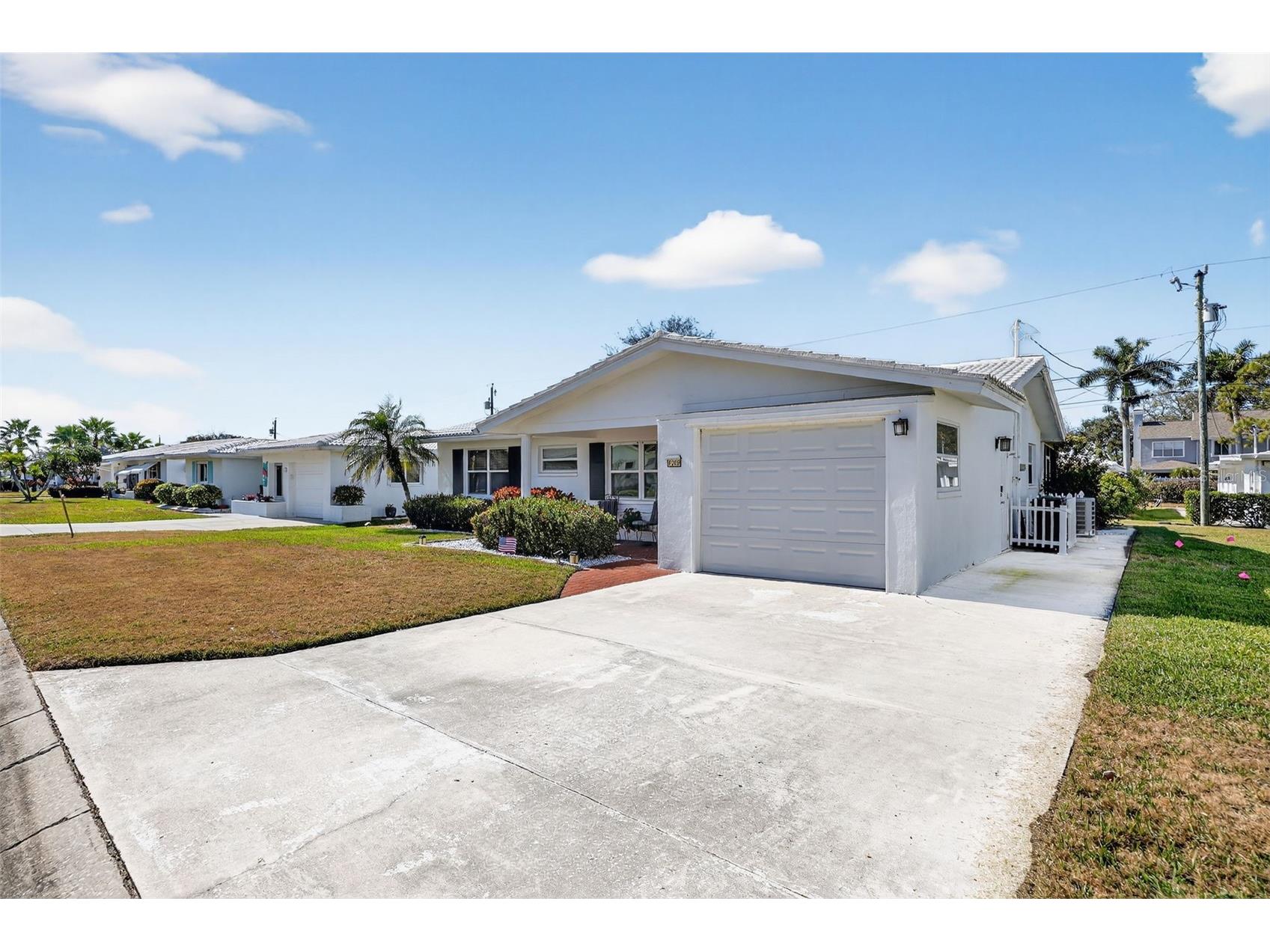 9208 142nd Street Seminole FL 33776 TB8471159 image2