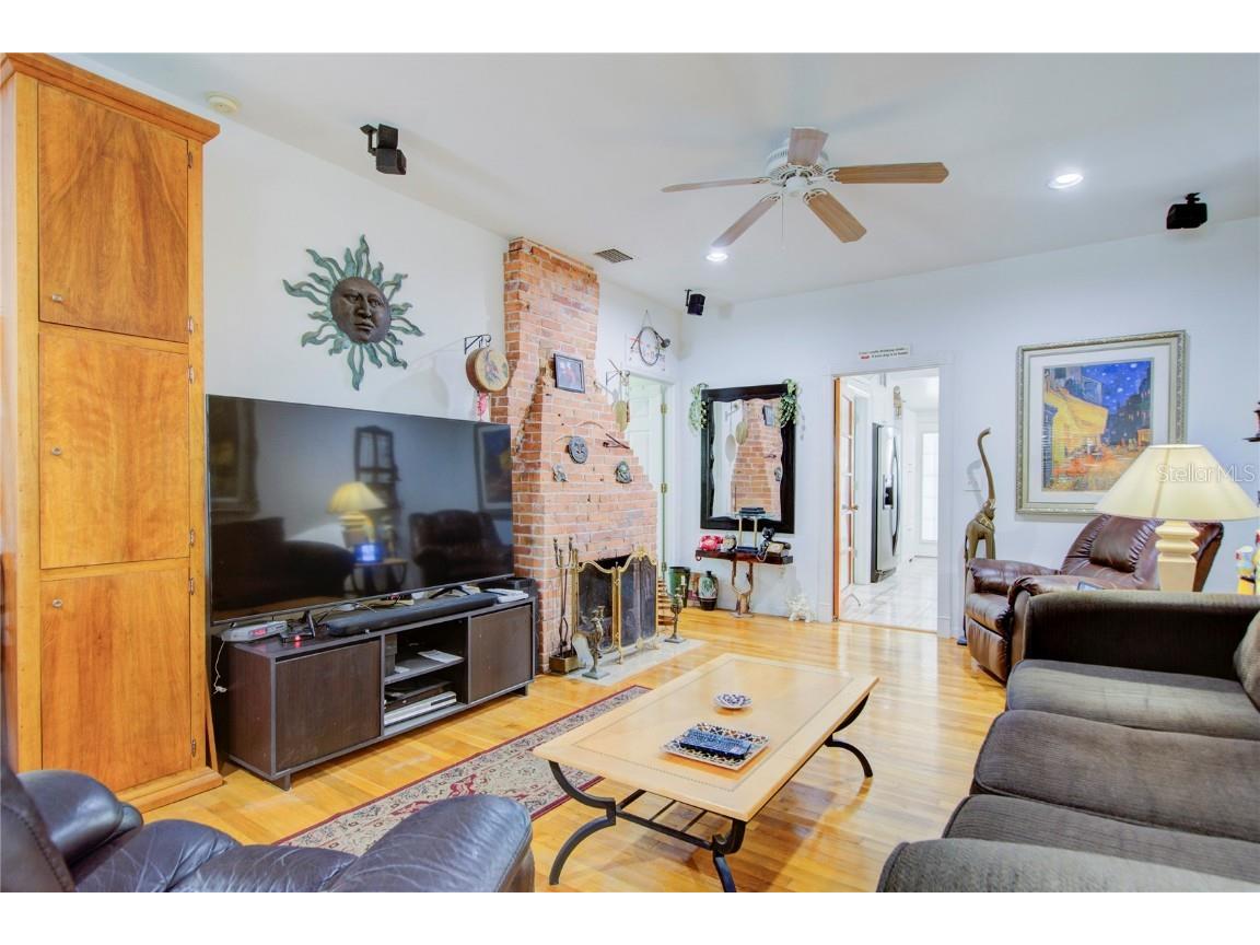 921 24th Avenue N Saint Petersburg FL 33704 TB8368533 image10