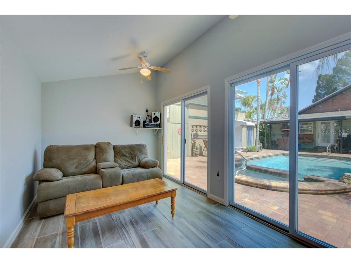 921 24th Avenue N Saint Petersburg FL 33704 TB8368533 image49