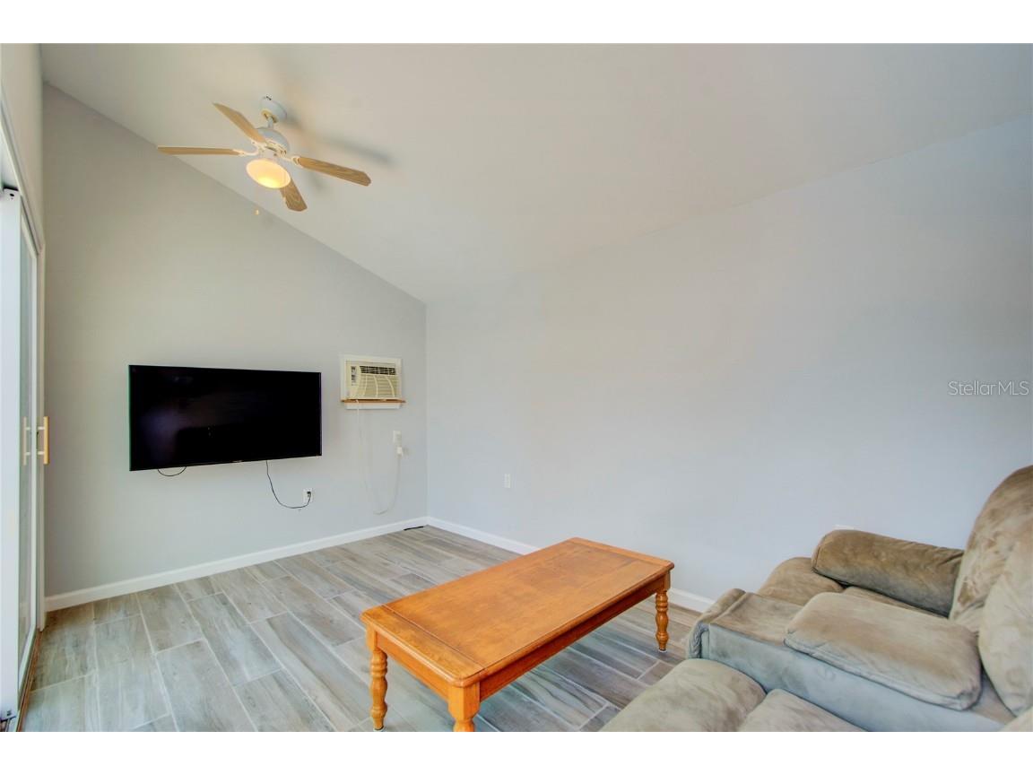 921 24th Avenue N Saint Petersburg FL 33704 TB8368533 image50