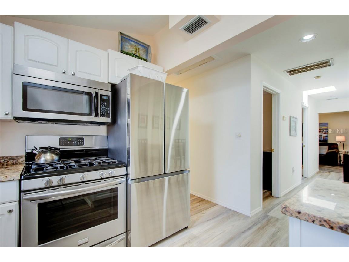 921 24th Avenue N Saint Petersburg FL 33704 TB8368533 image60