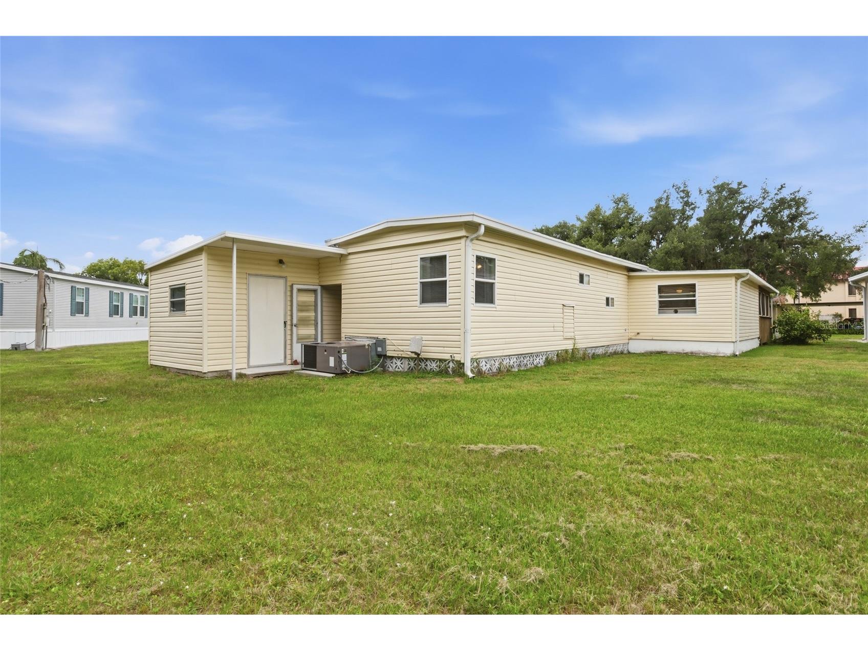 921 Faith Circle E #6 Bradenton FL 34212 A4695398 image17