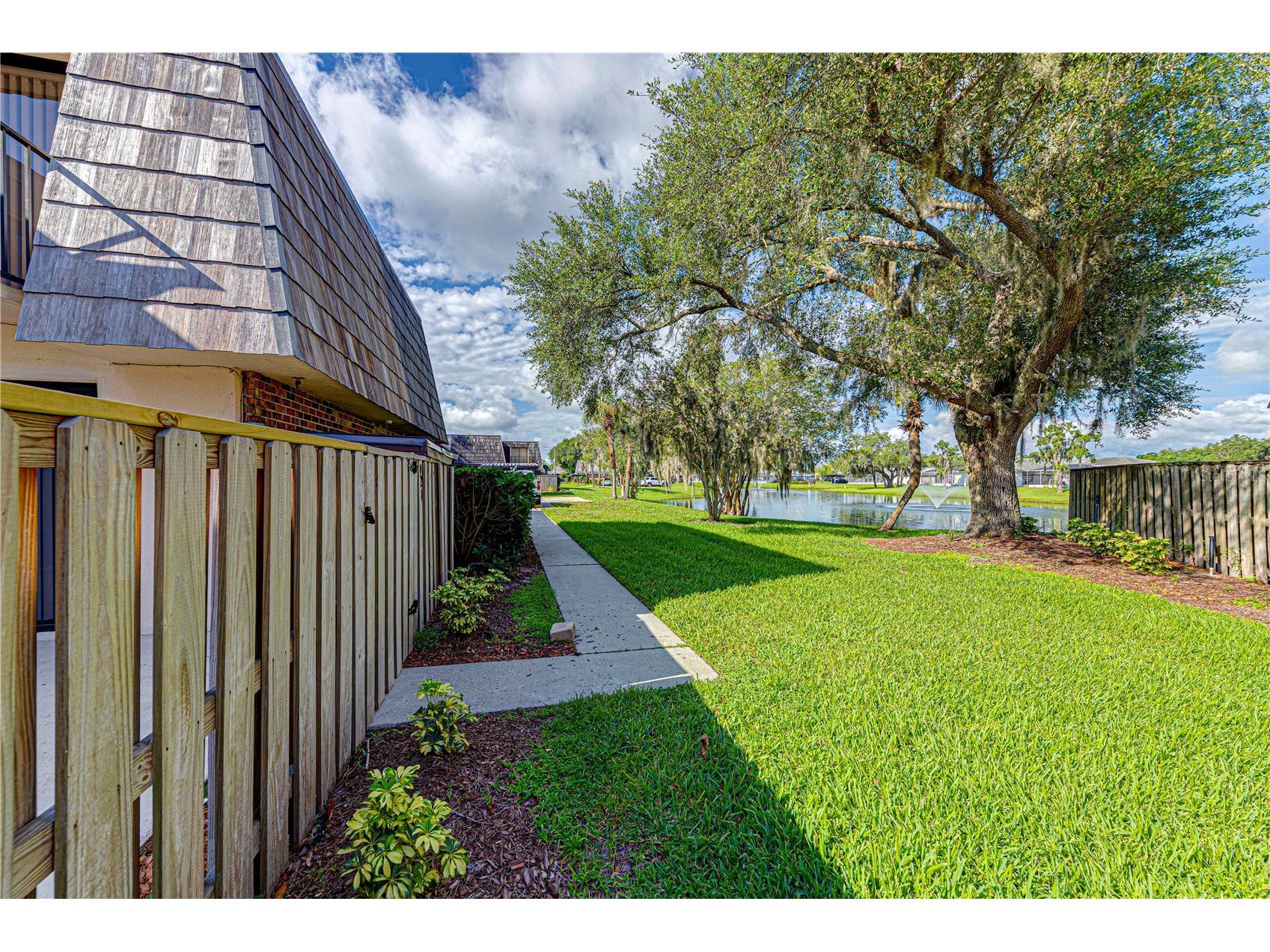 921 Royal Oak Boulevard Leesburg FL 34748 O6422191 image1