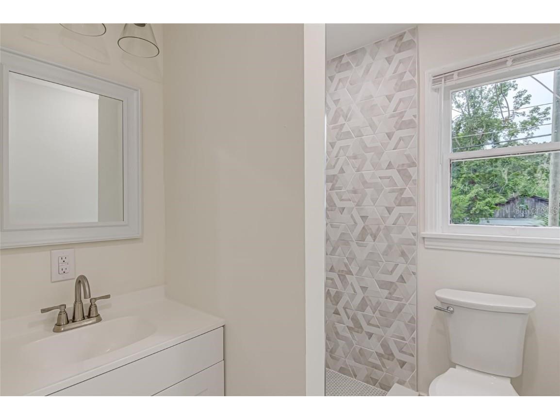 921 SW 6th Avenue #B Gainesville FL 32601 GC535473 image14