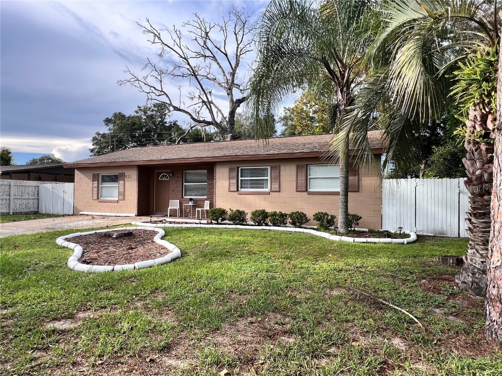 921 Valleydale Avenue Deland FL 32720 V4945078 image1