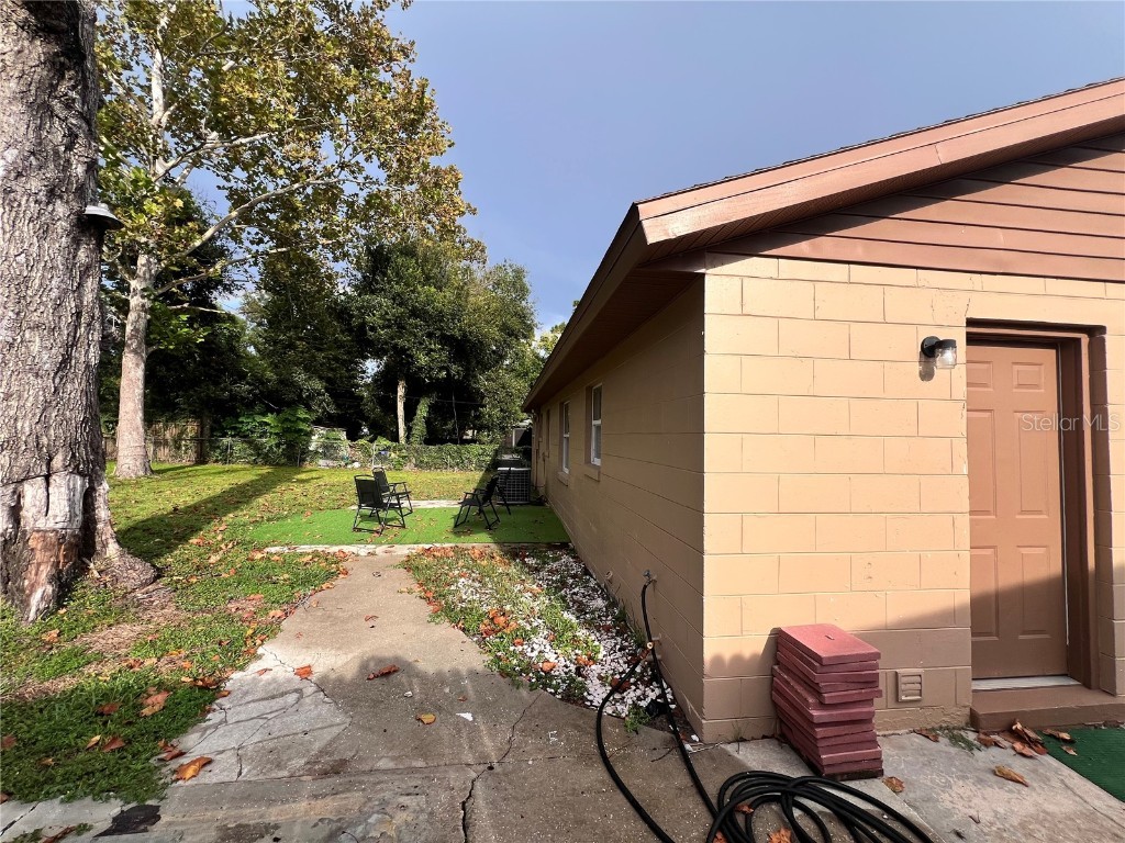 921 Valleydale Avenue Deland FL 32720 V4945078 image8