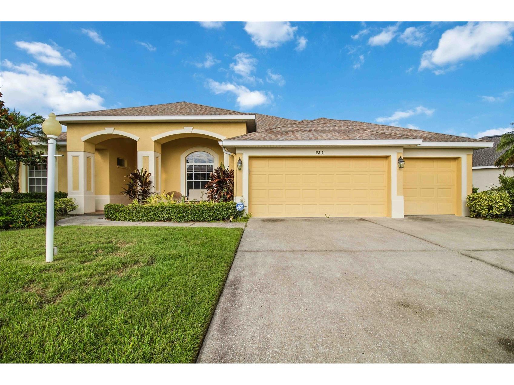 9215 63rd Court E Parrish FL 34219 A4696939 image1