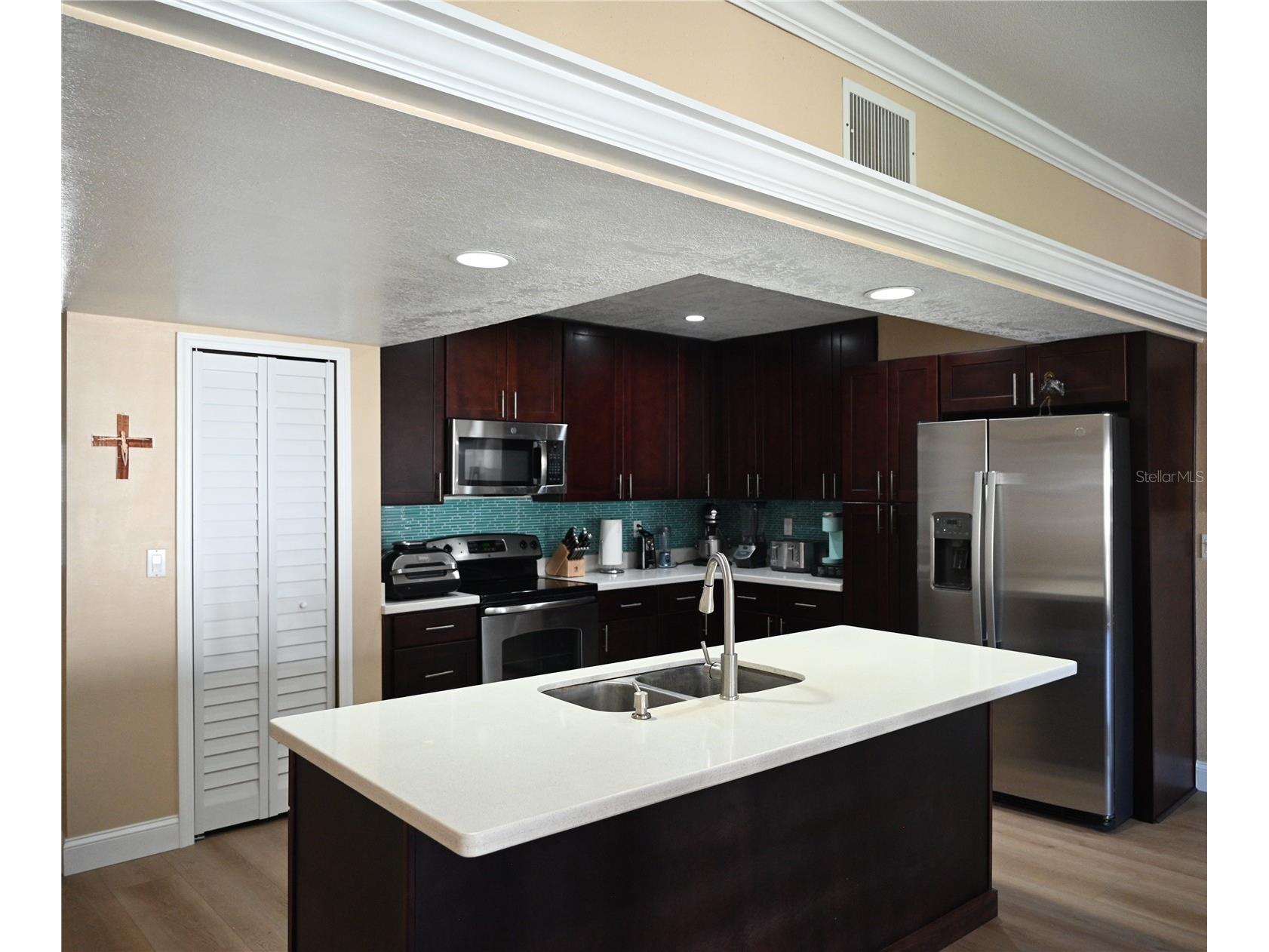 9215 Captiva Circle Saint Pete Beach FL 33706 TB8467564 image3