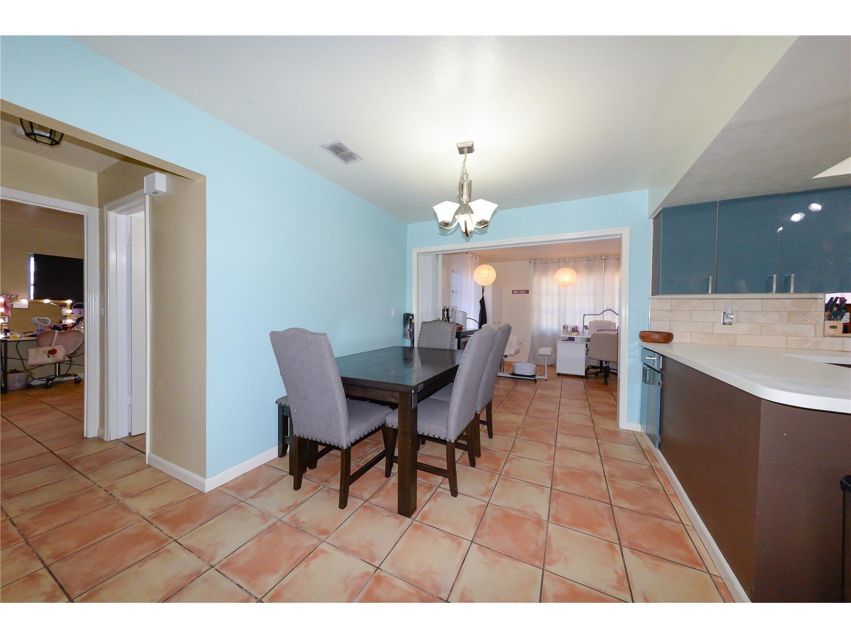 9215 Kingston Road Bradenton FL 34210 C7524568 image5
