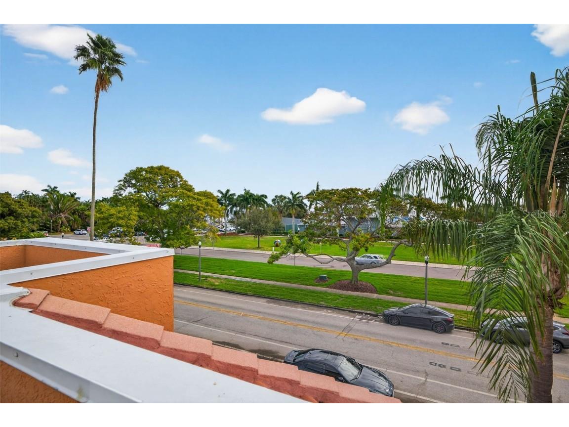 922 N Shore Drive NE Saint Petersburg FL 33701 TB8454038 image29