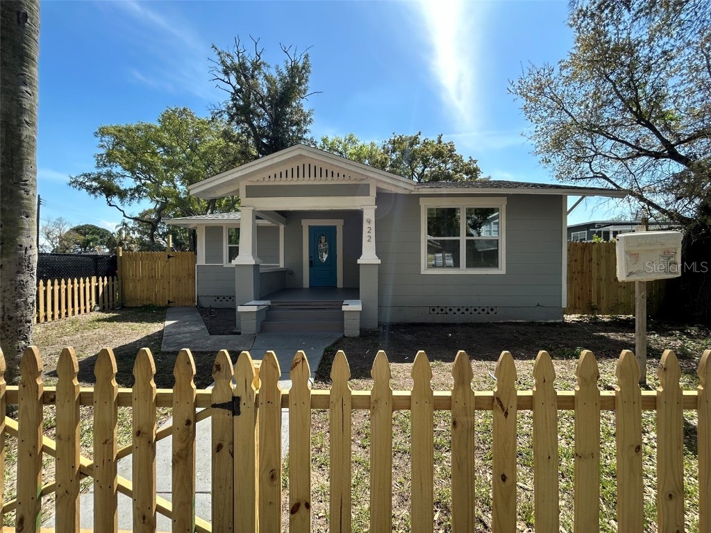 922 Newton Avenue S Saint Petersburg FL 33705 U8233957 image1