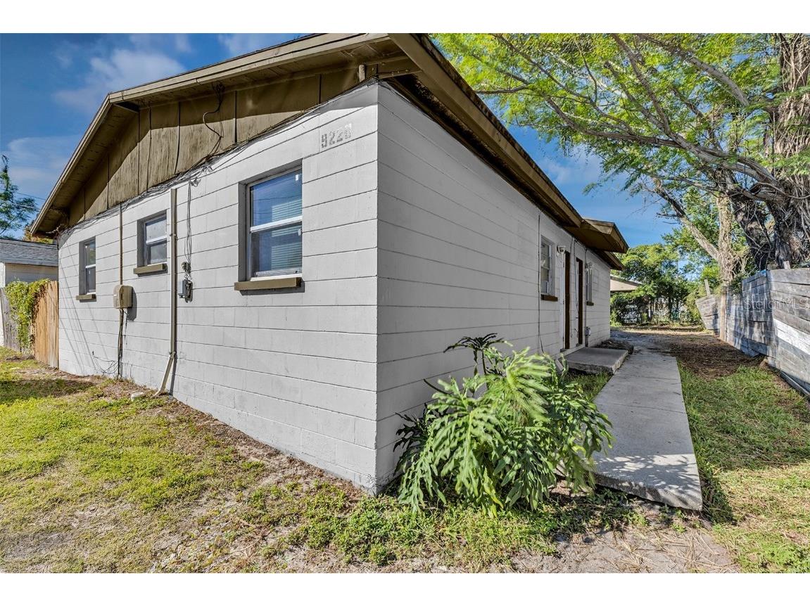 9220 N 13th Street #A & B Tampa FL 33612 O6366585 image1