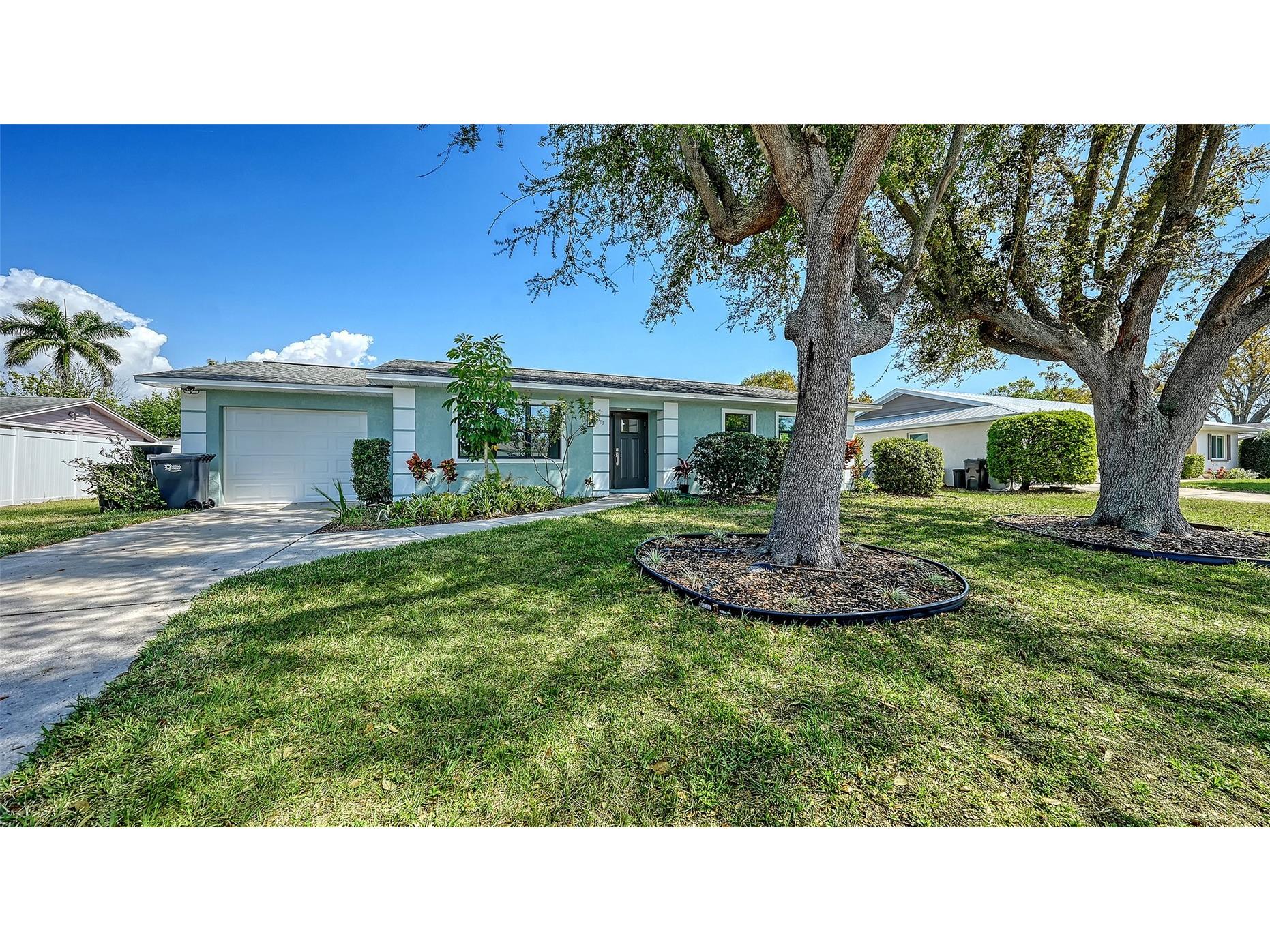 923 69th Street NW Bradenton FL 34209 A4684268 image1