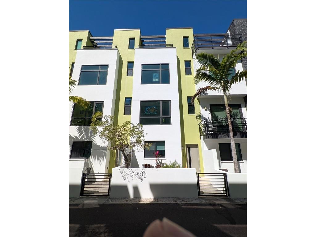 923 Arlington Avenue N Saint Petersburg FL 33705 TB8359485 image1