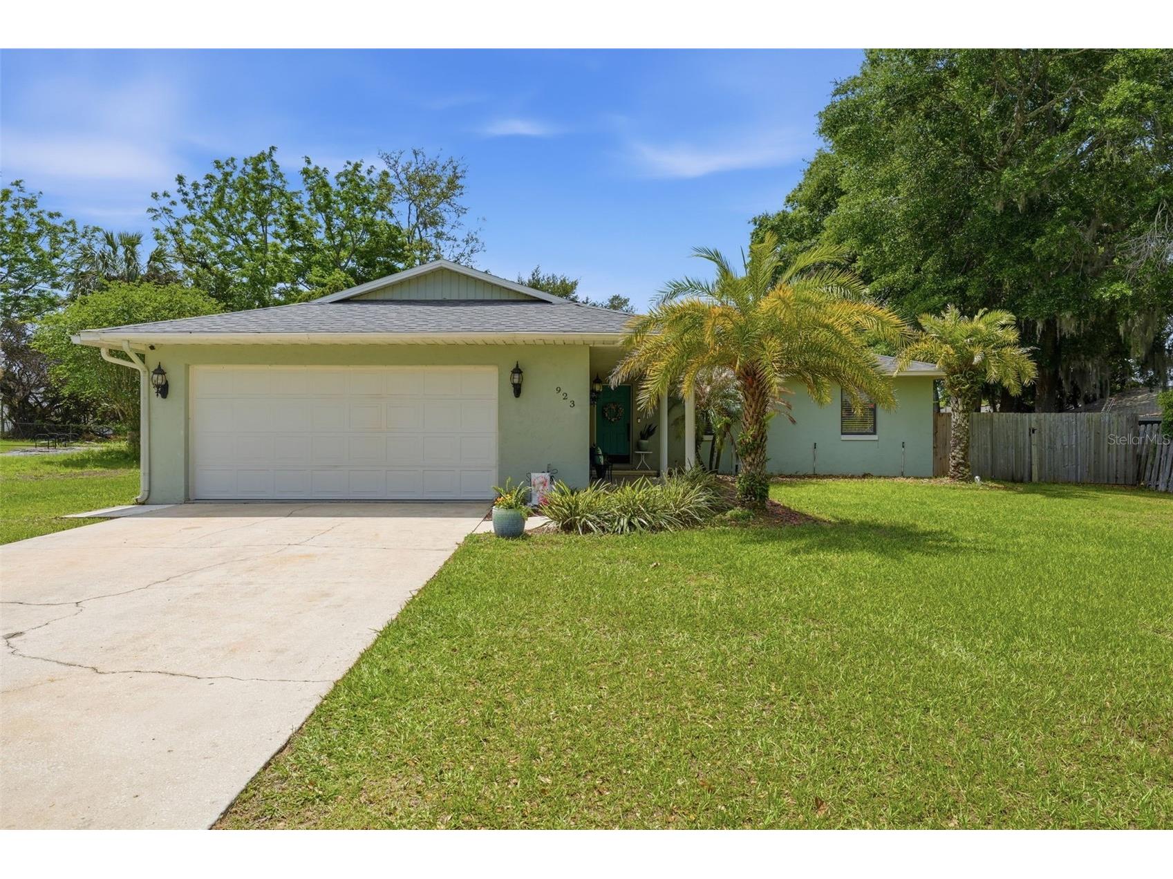 923 Park Drive Tavares FL 32778 G5110906 image1