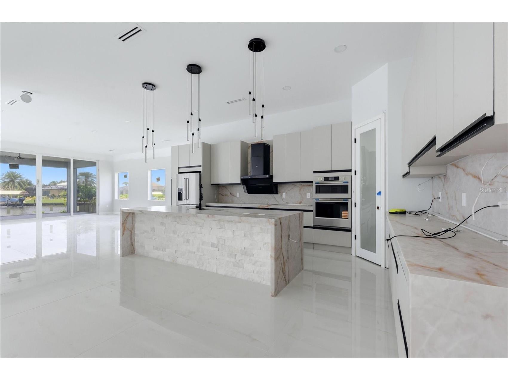 9232 Arrid Circle Port Charlotte FL 33981 - ZEPHYR & PRESIDENTIAL WATERWAY D6148063 image5