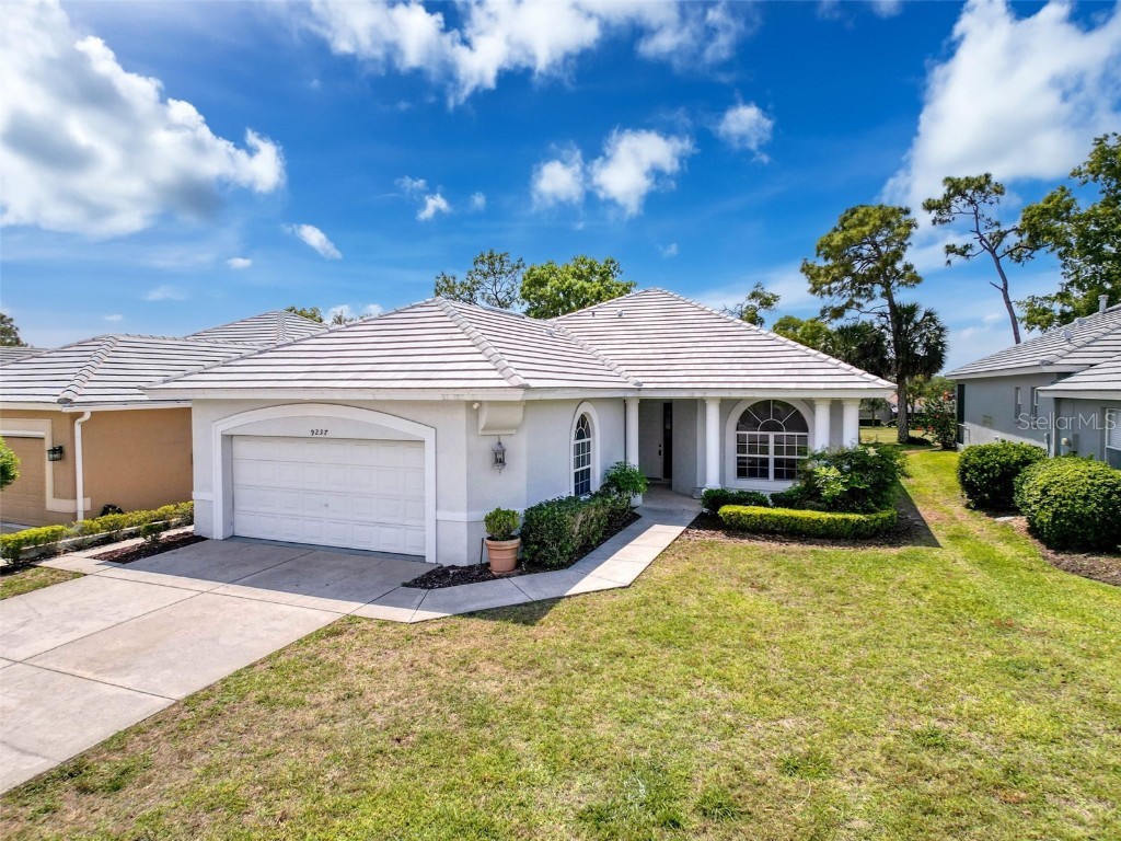 9237 Penelope Drive Weeki Wachee FL 34613 W7880529 image1