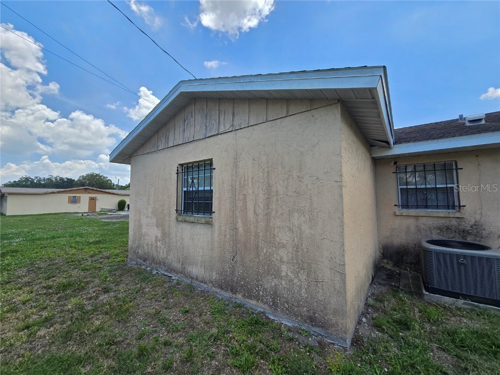 924 31st Street E Palmetto FL 34221 A4658695 image2