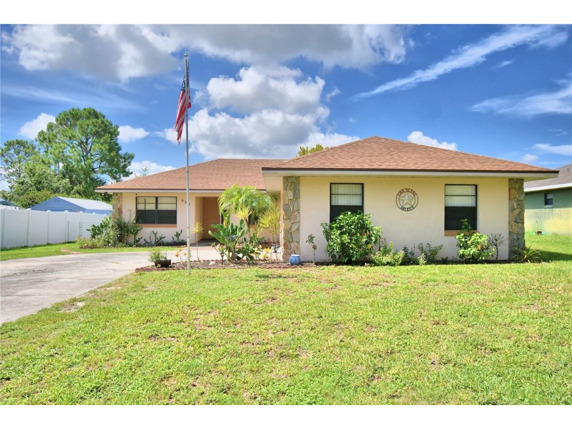 924 Hillgrove Lane Auburndale FL 33823 P4931427 image1