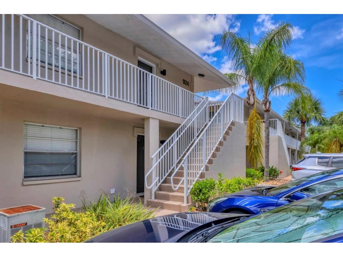 924 La Costa Circle #4 Sarasota FL 34237 A4657035 image2