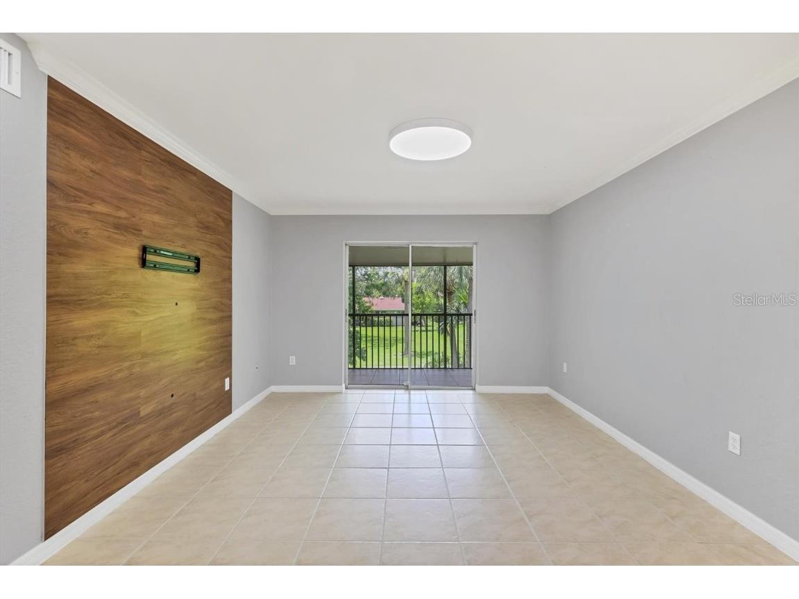 924 La Costa Circle #4 Sarasota FL 34237 A4657035 image5