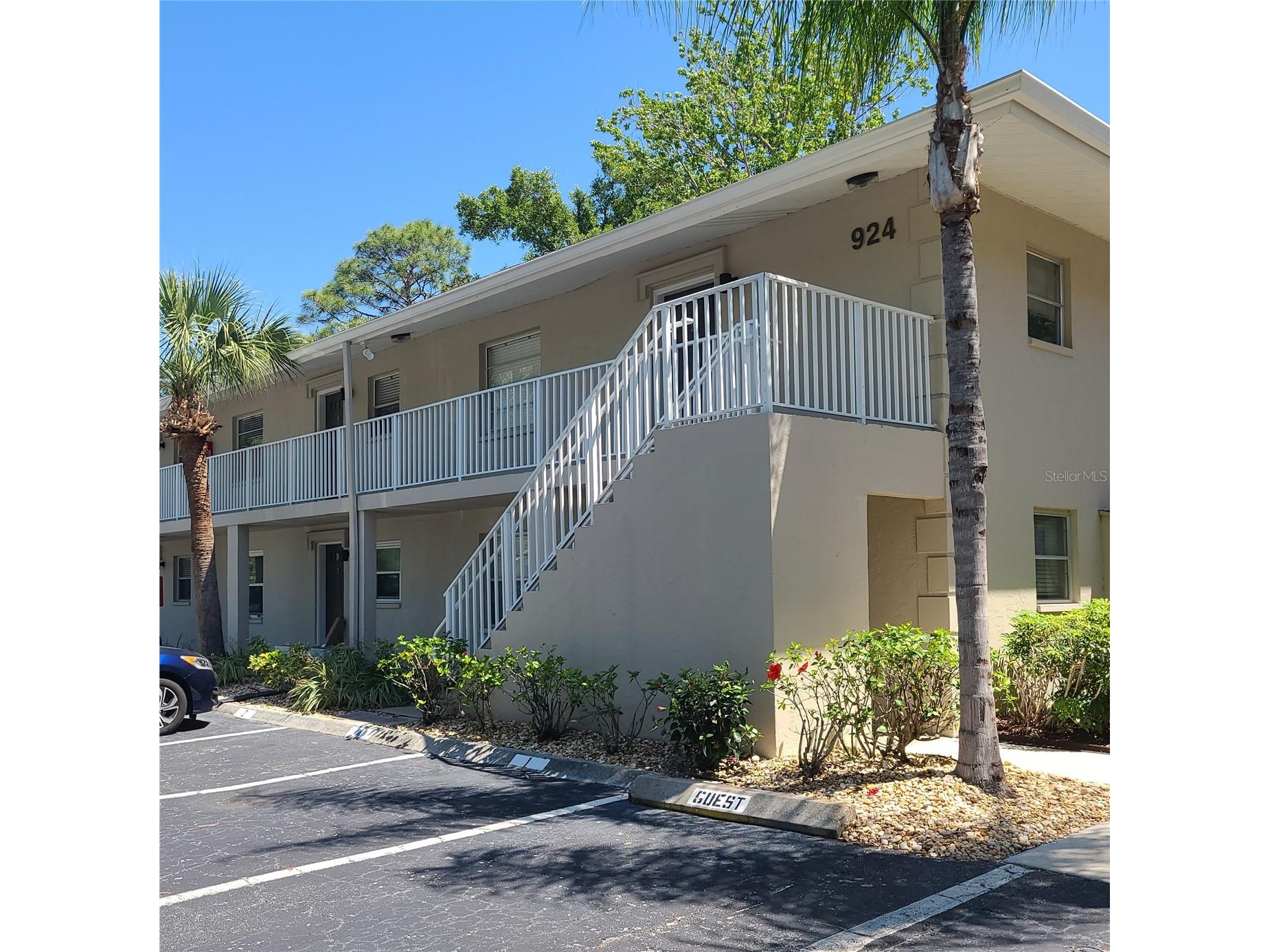 924 La Costa Circle #4 Sarasota FL 34237 A4690220 image1