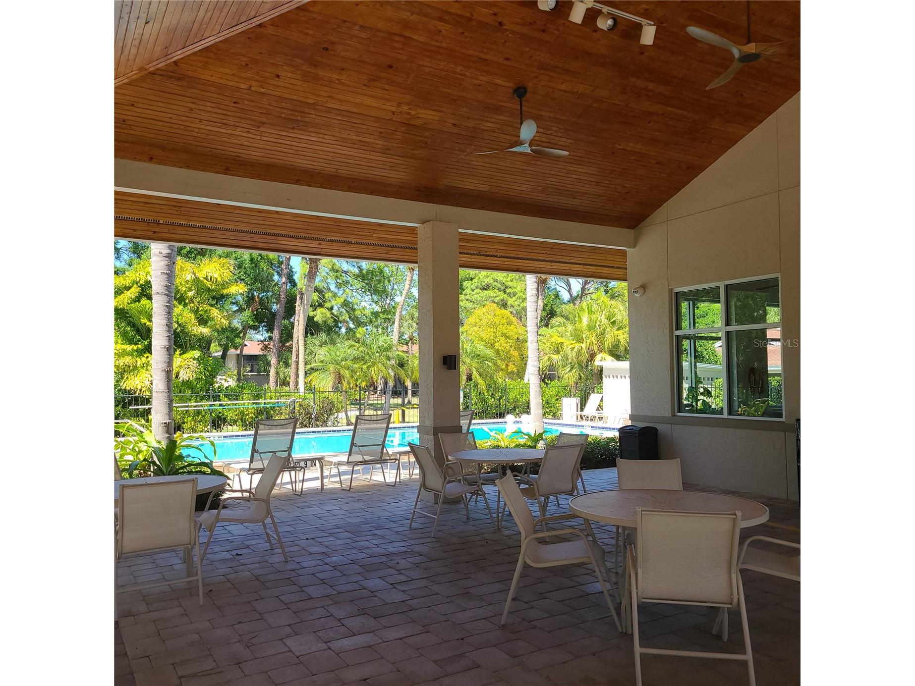 924 La Costa Circle #4 Sarasota FL 34237 A4690220 image17