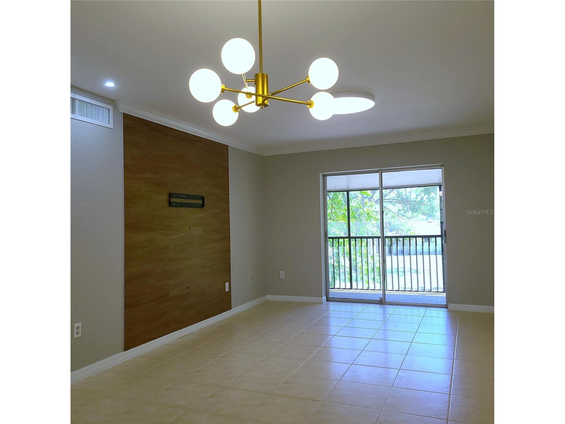 924 La Costa Circle #4 Sarasota FL 34237 A4690220 image3