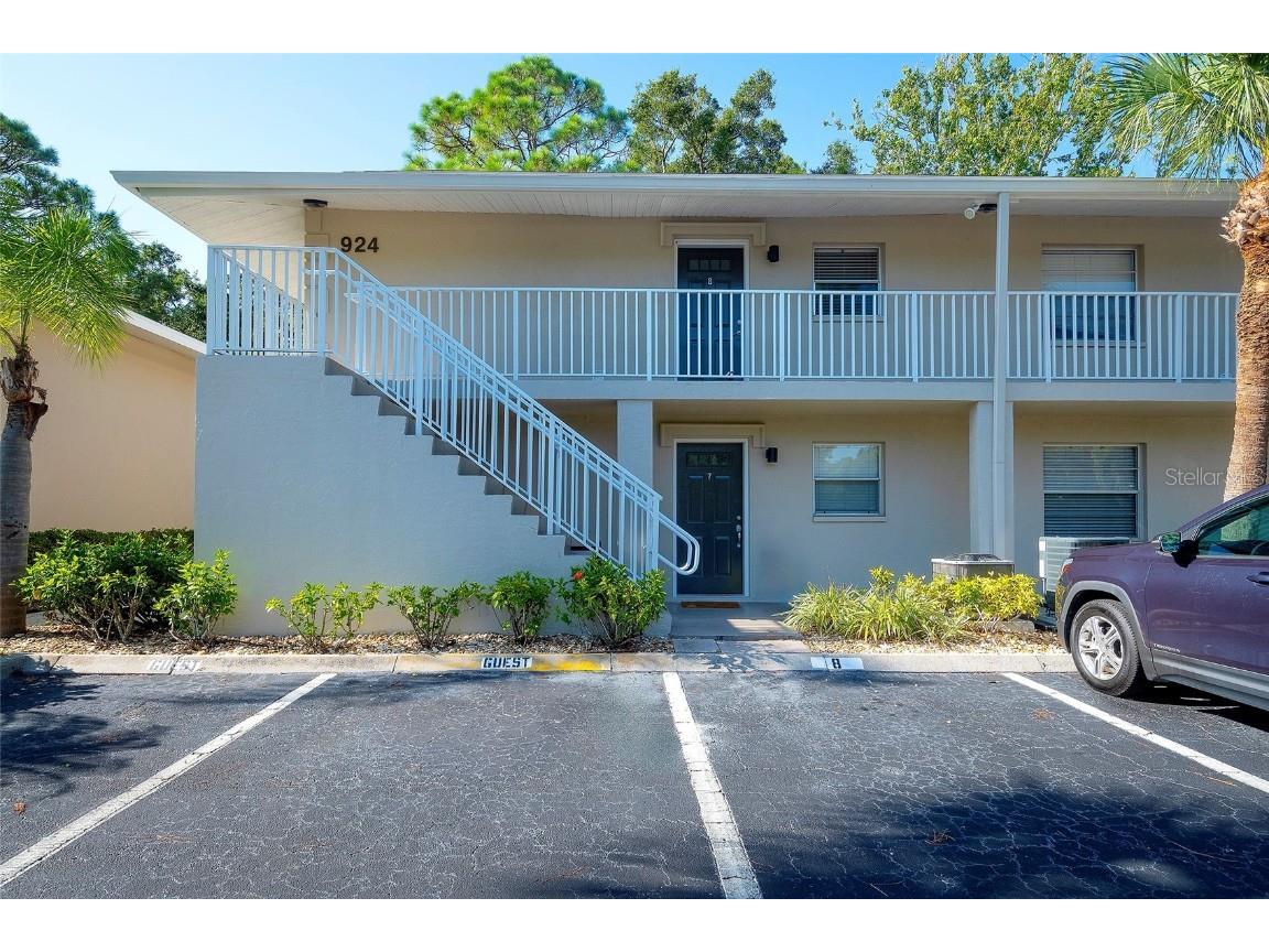 924 La Costa Circle #8 Sarasota FL 34237 A4661866 image1