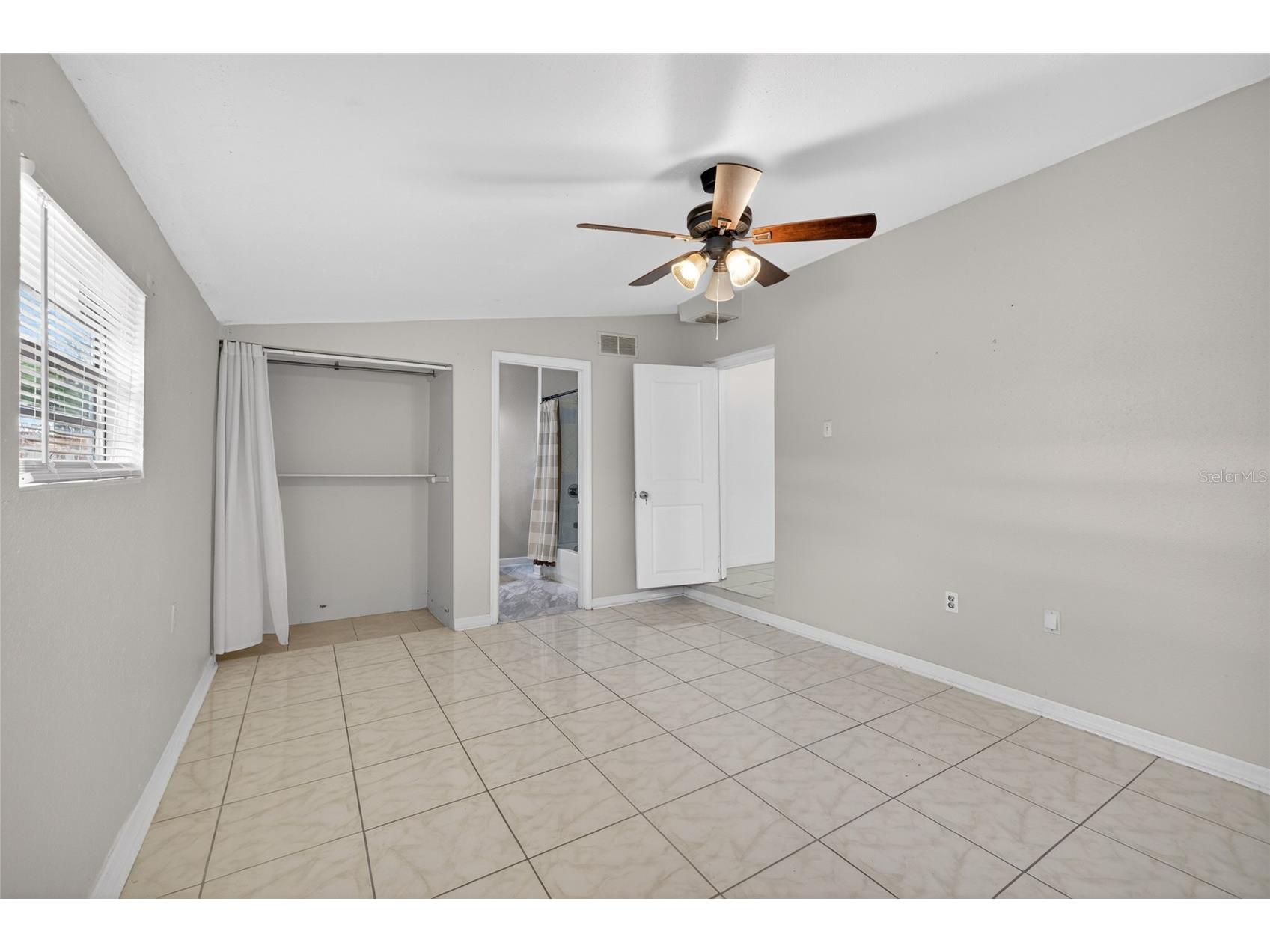 924 Lakewood Avenue Tampa FL 33613 TB8496470 image15