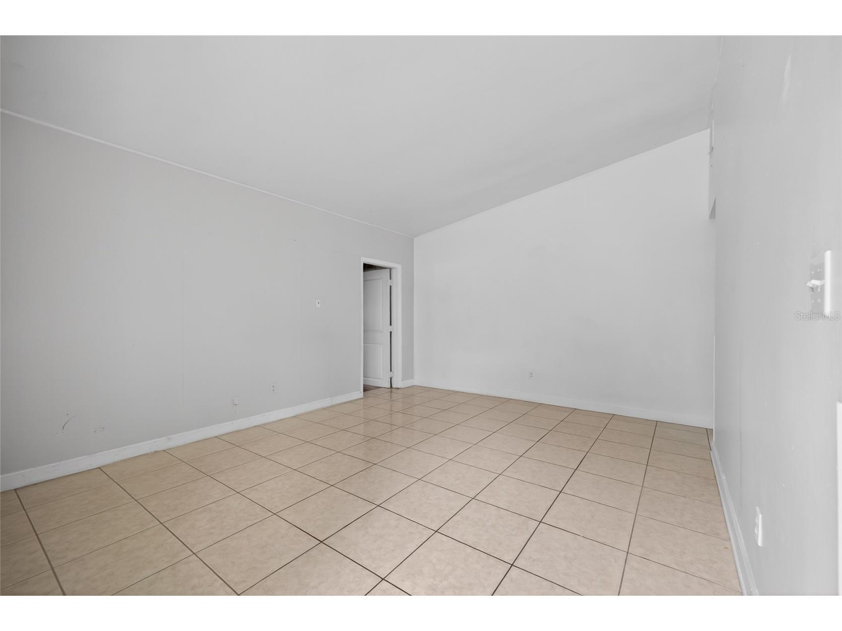 924 Lakewood Avenue Tampa FL 33613 TB8496470 image25