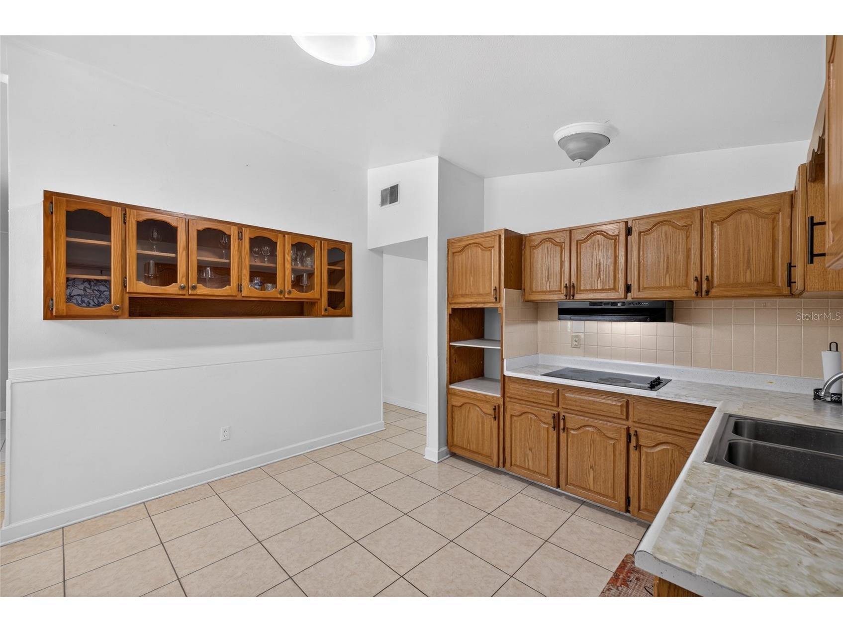 924 Lakewood Avenue Tampa FL 33613 TB8496470 image5