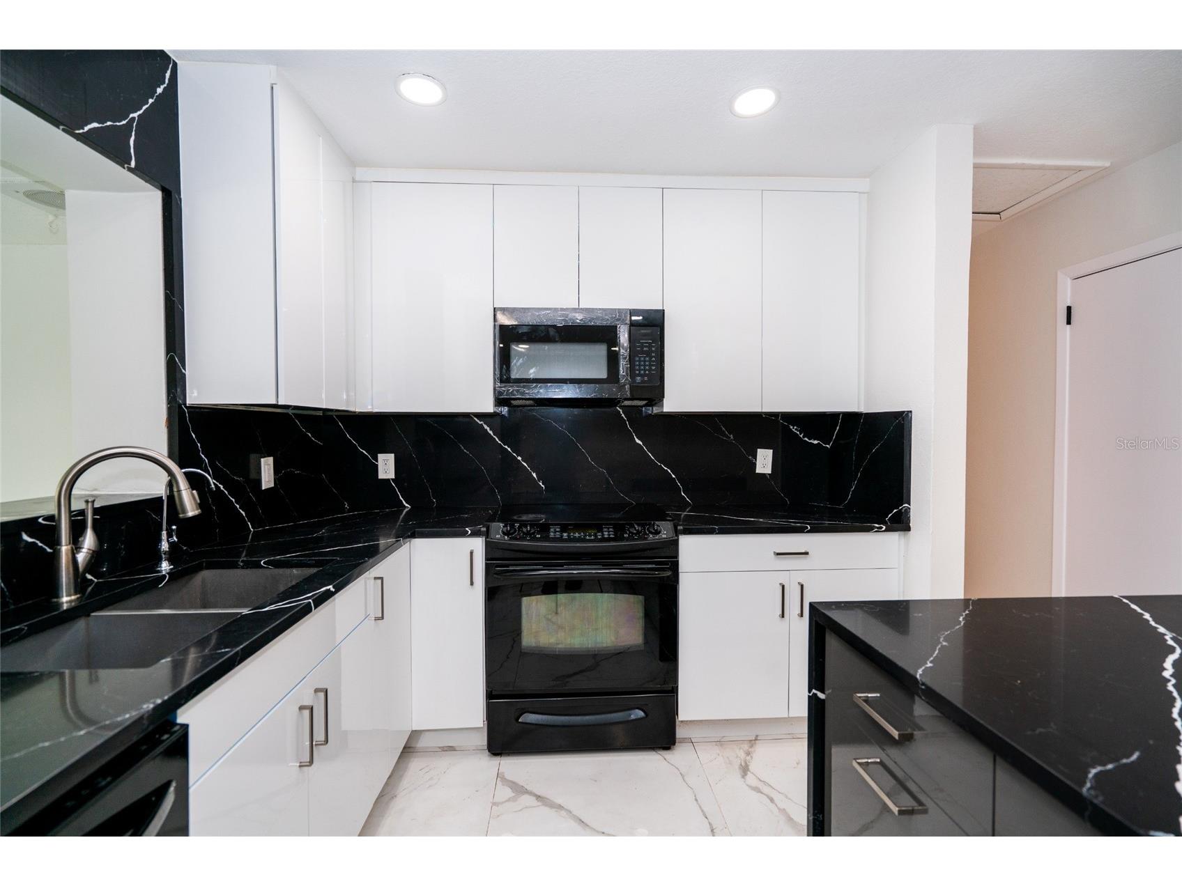 9241 N 52nd Street Tampa FL 33617 TB8525916 image29