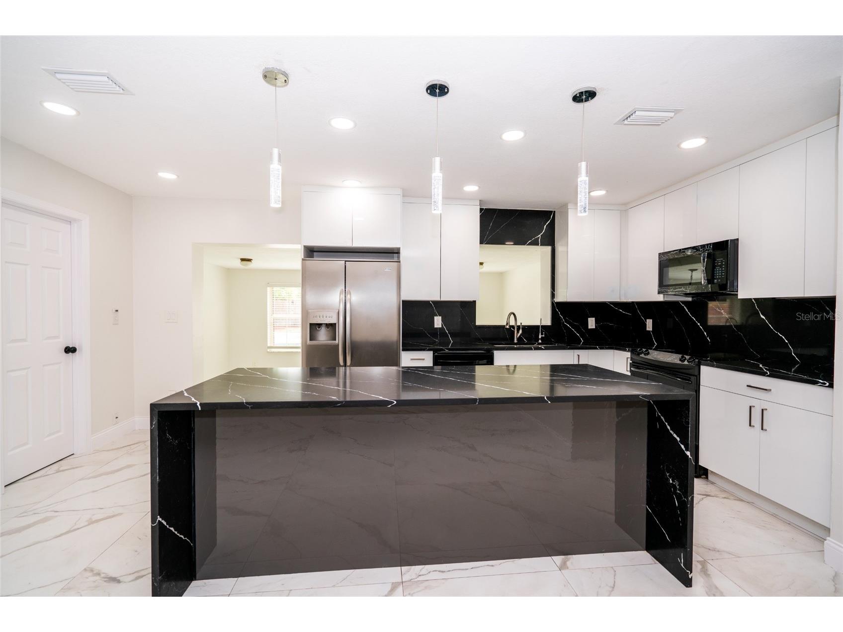 9241 N 52nd Street Tampa FL 33617 TB8525916 image30