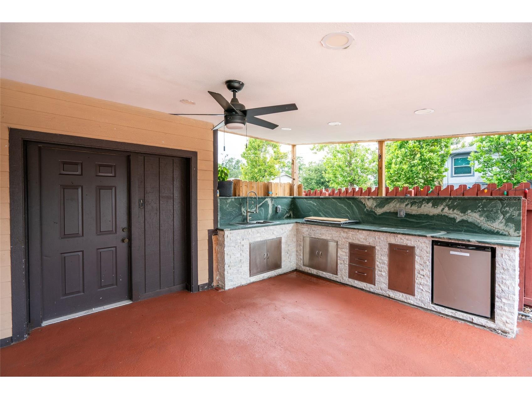 9241 N 52nd Street Tampa FL 33617 TB8525916 image4