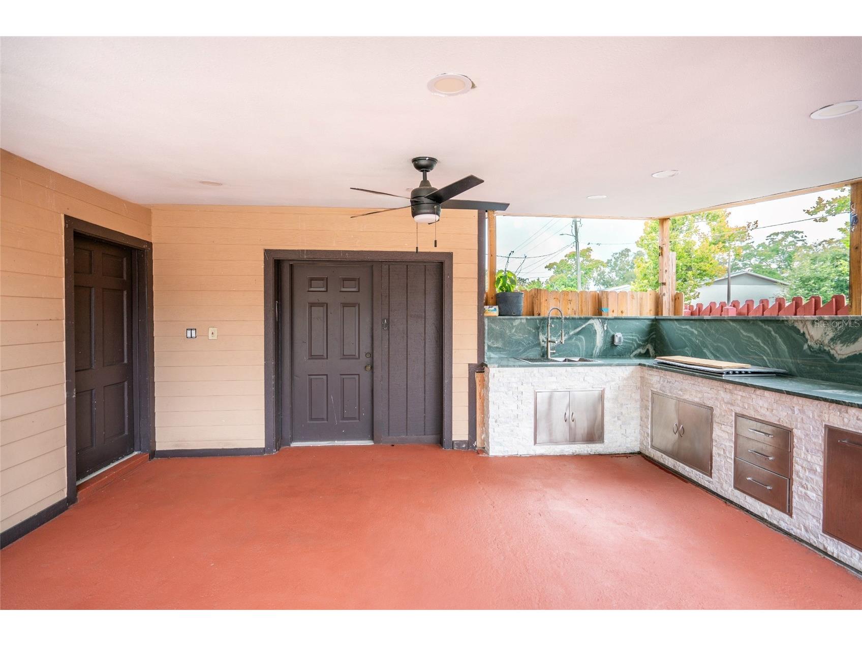 9241 N 52nd Street Tampa FL 33617 TB8525916 image5
