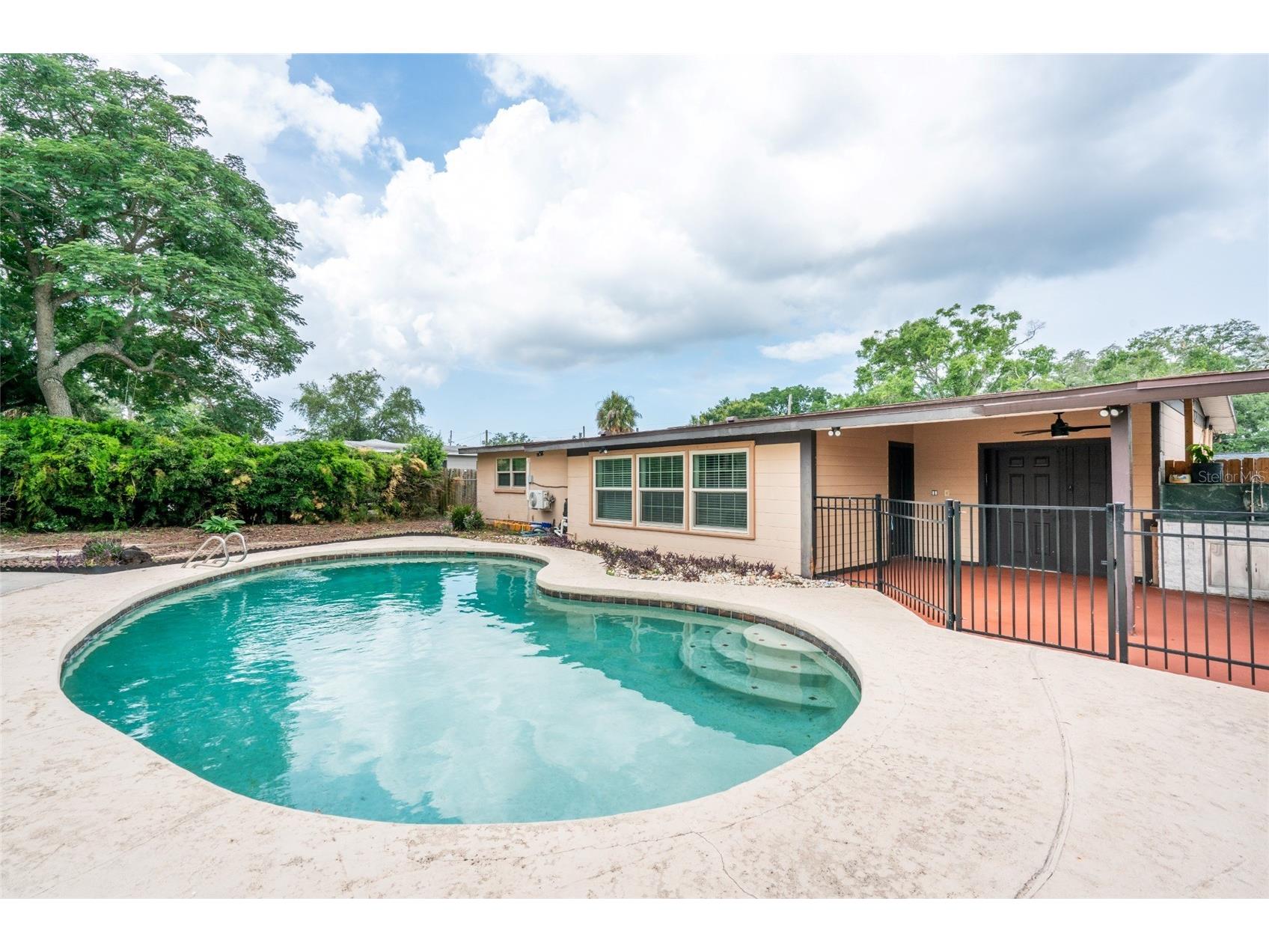 9241 N 52nd Street Tampa FL 33617 TB8525916 image6
