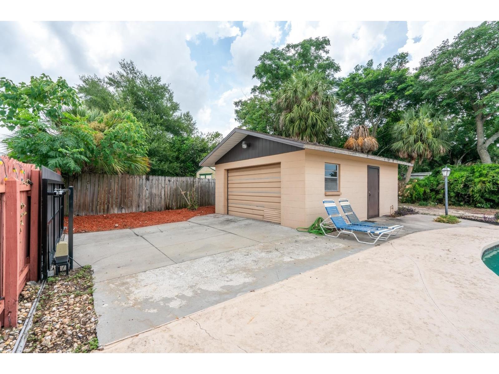 9241 N 52nd Street Tampa FL 33617 TB8525916 image8