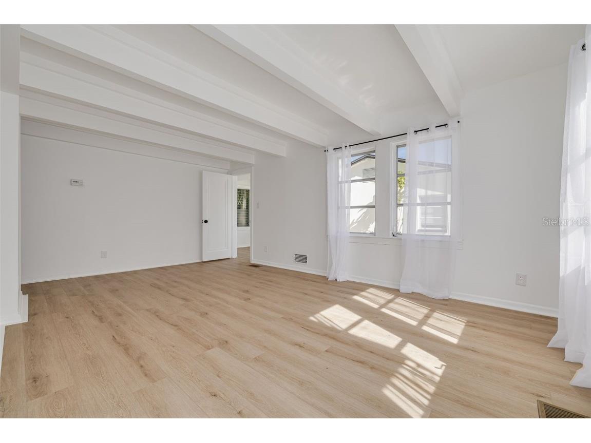 925 16th Avenue N Saint Petersburg FL 33704 TB8448105 image6