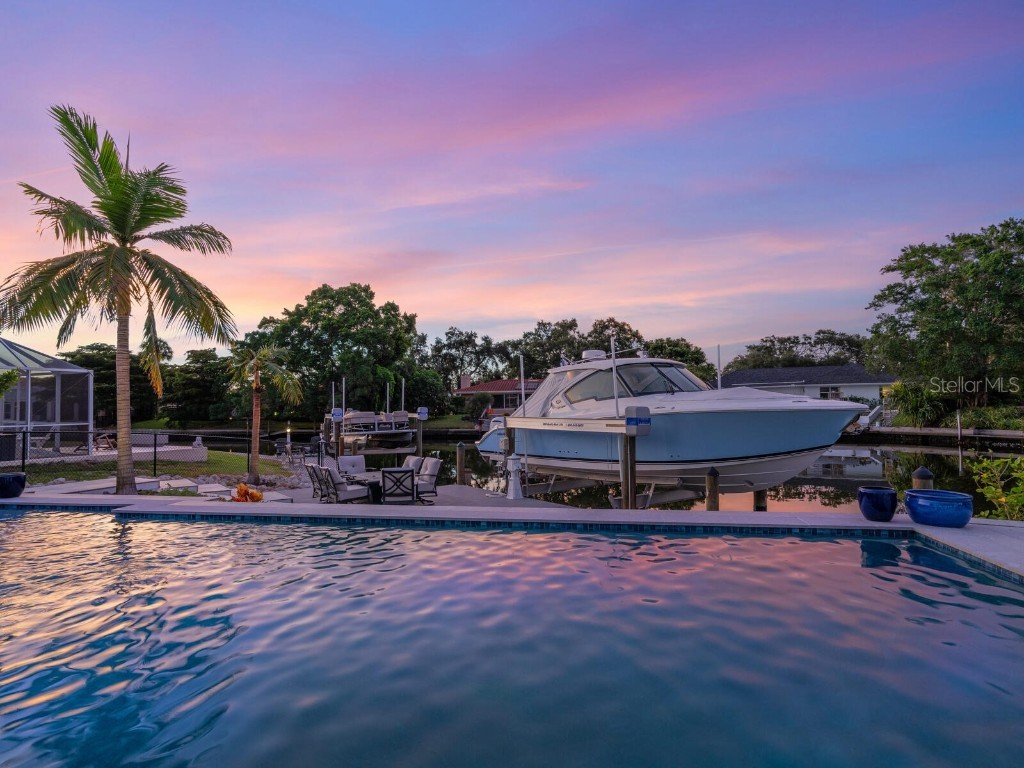 925 Contento Circle Sarasota FL 34242 - GRAND CANAL A4576682 image1