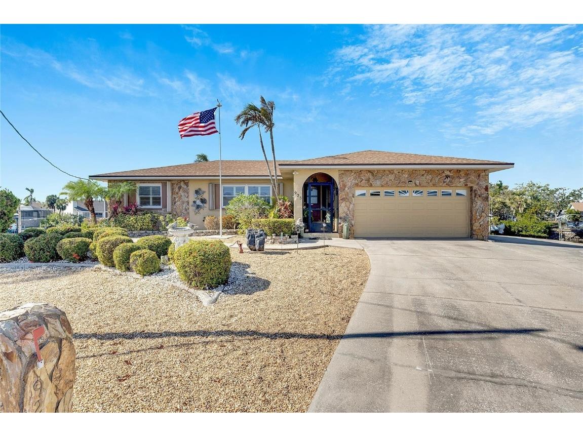 925 Golf Island Drive Apollo Beach FL 33572 - GOLF & SEA WATERWAY TB8327402 image1