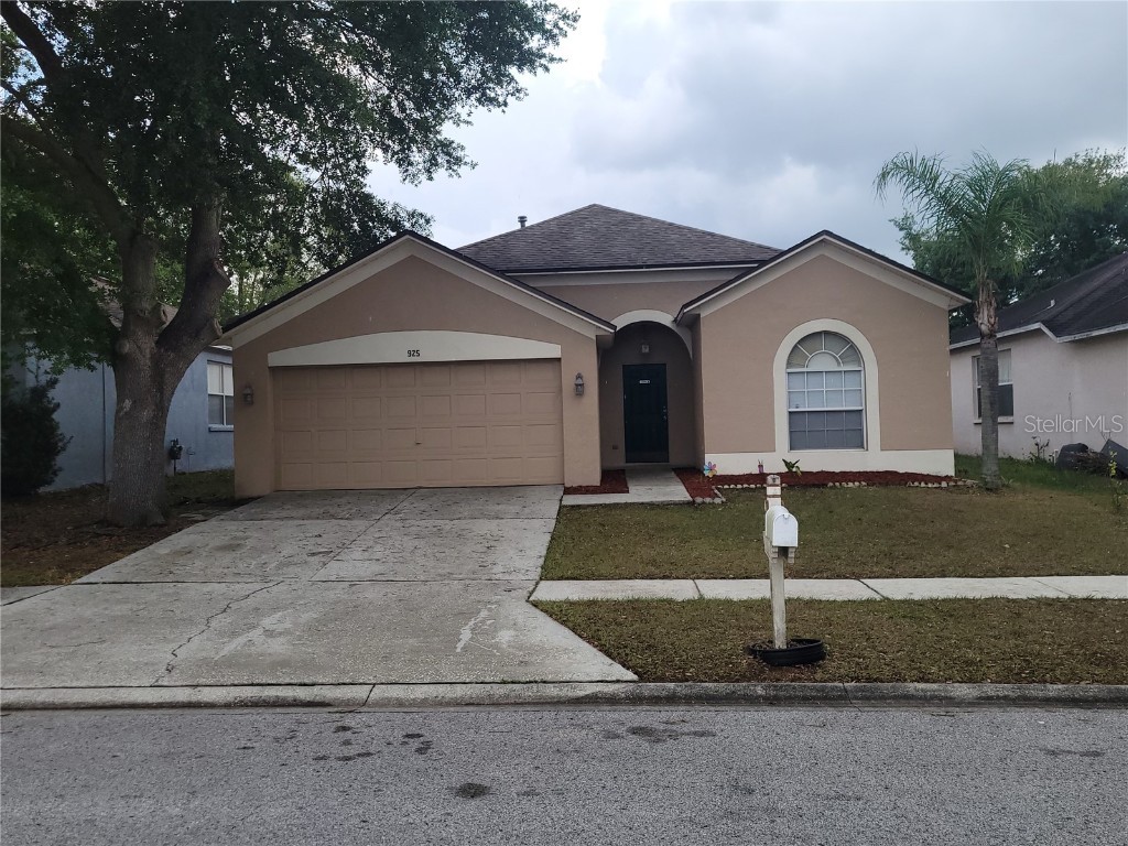 925 Grand Canyon Drive Valrico FL 33594 T3433816 image1