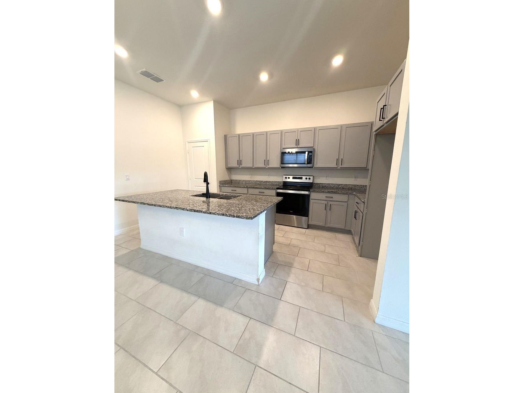 925 Overpool Avenue Davenport FL 33896 O6405048 image3