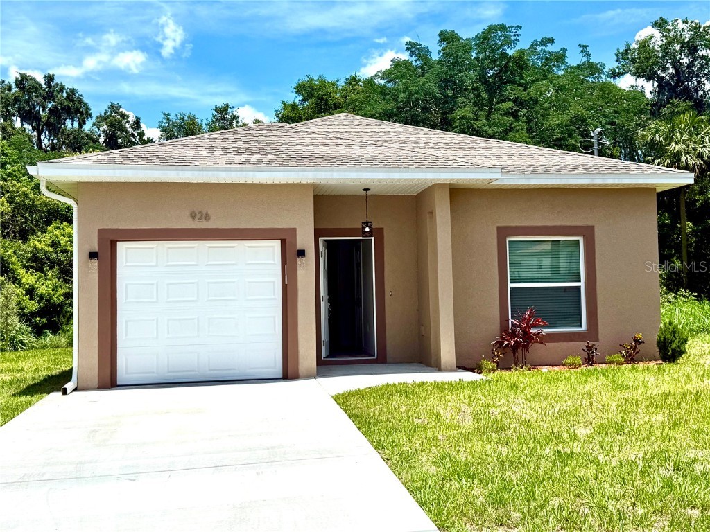 926 Clover Street Deland FL 32720 V4942464 image1