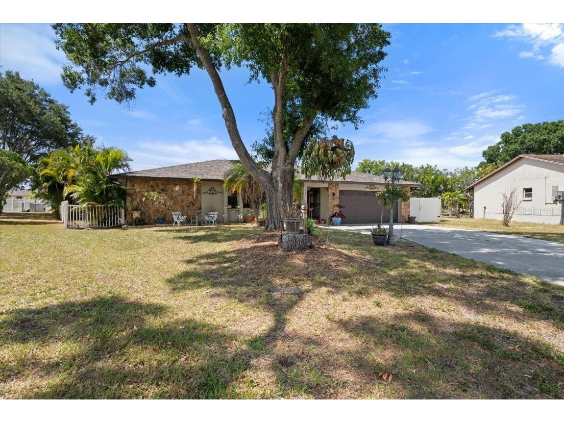 926 Plum Tree Lane, Sarasota, FL, 34243 MLS A4613743 Edina Realty