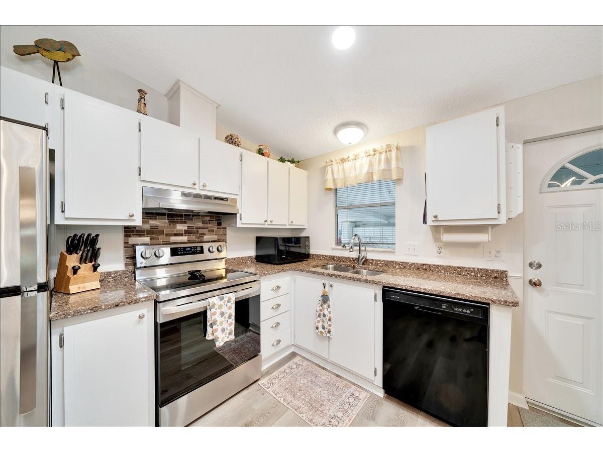 926 Saint Andrews Boulevard Lady Lake FL 32159 G5112942 image4